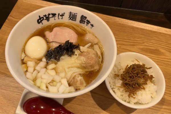 「ワンタン煮干らぁ麺 with 味玉 & 追加玉ねぎ & ちりめん」@煮干し中華そば 昌まさの写真