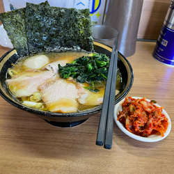 ラーメン（硬め）キムチ、味玉トッピング