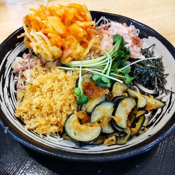 「【季節限定】冷し薬味そば（￥600）＋かき揚げ（クーポン）」@ゆで太郎 寒川店の写真