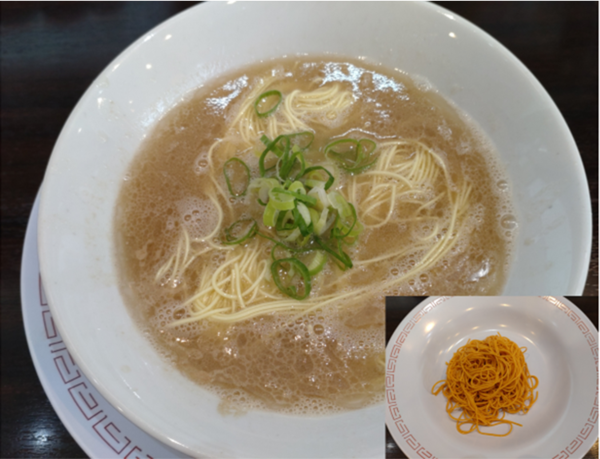 「朝ラーメン：白（＋半替玉：赤）＝５８０円」@博多らーめん ひまわりの写真