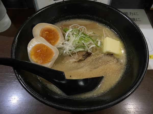 「味玉らーめん(味噌)＋バター」@麺や ふじ福の写真