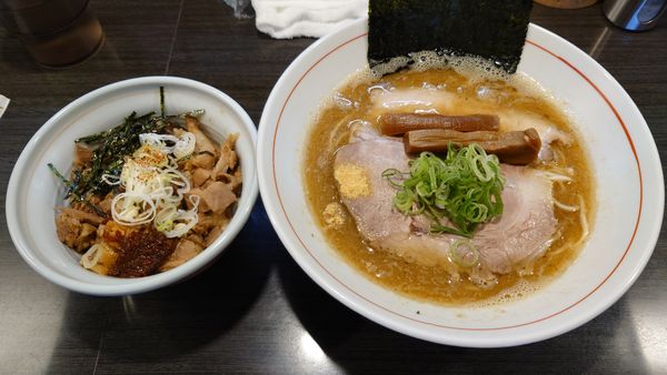 「【限定】鰹ラーメン 880円 + 辛煮豚丼 小 250円」@ラーメンつけ麺 奔放の写真