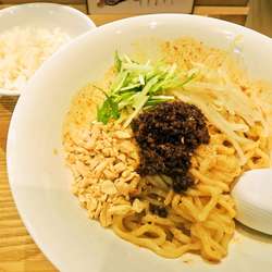 汁なし担々麺Q（辛さ増し）（900円）