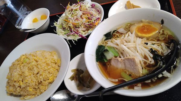 「チャーハン、半ラーメン」@栄翔の写真