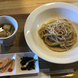 ざるそば鶏と葱の白つゆ〜あや姫と香味五穀ミックス