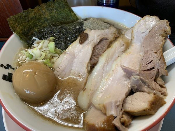 「トンコツ煮干らーめん＋チャーシュー（メンマ別皿）」@らーめん よし丸の写真