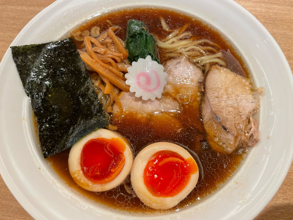 「味玉醤油ラーメン並(¥900)」@長岡食堂 東京ラーメン横丁店の写真