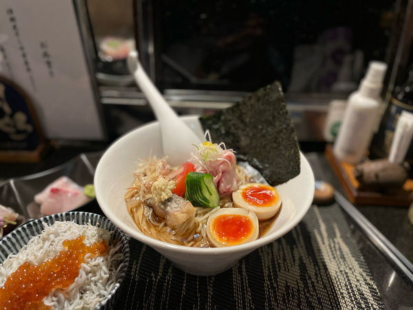 「【限定】冷やしらぁ麺（真昆布水×鯵干し）¥1000」@酒肴場 屯の写真