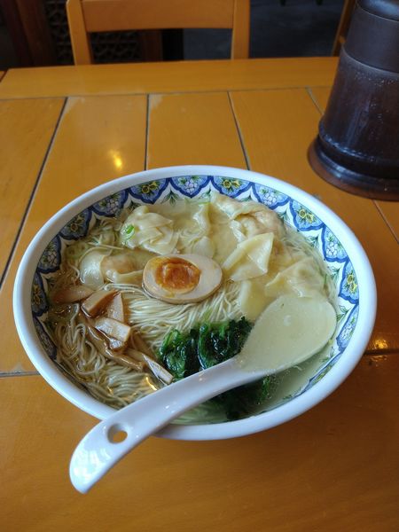 「エビワンタン麺　990円」@中国ラーメン 揚州商人 末吉橋店の写真