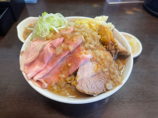 「ラーメン＋豚増しMIX」@ラーメンどでん 大宮店の写真
