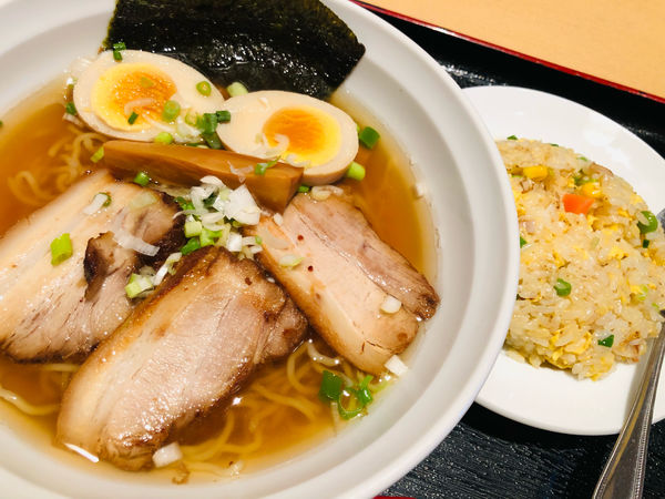 「チャーシュー麺 半炒飯 980円」@黄金の華 ニッケコルトンプラザ店の写真