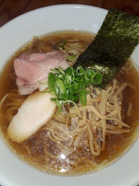 「鶏醤油らーめん」@麺屋くおん 上里店の写真