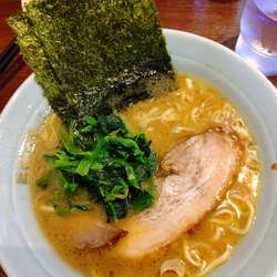 ラーメン麺硬め・キャベチャー