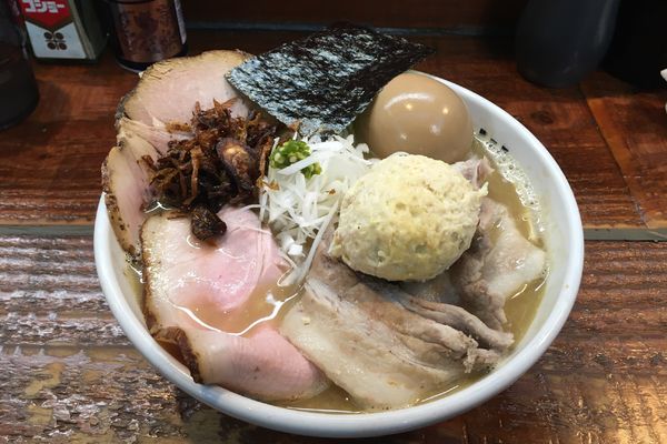「濁りゼロごちそうらーめん＋鶏バクダン」@元祖一条流がんこラーメン たま館分店の写真