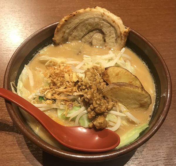 「北海道味噌野菜らーめん¥968&炙りチャーシュー 165円」@麺場 田所商店 江戸NORENの写真