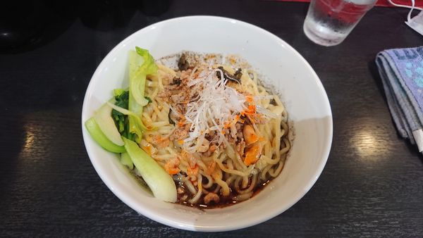 「黒たんたん汁なし+白飯（小）」@あかくろたんたんの写真