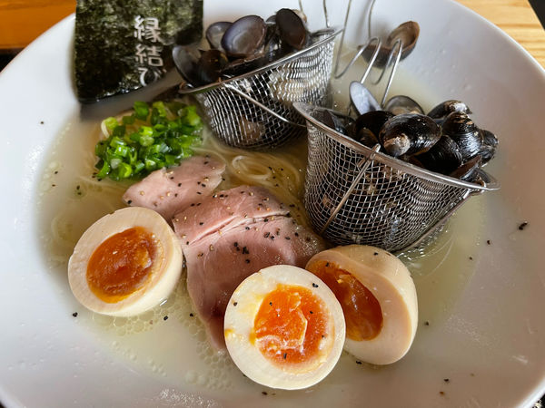 「しじみ塩しじみ増し(¥900)味玉(¥120)」@かみあり製麺の写真