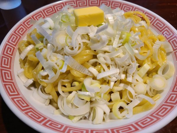 「究極のバカまぜそば　バターいかまぜそば」@中華そば えもとの写真