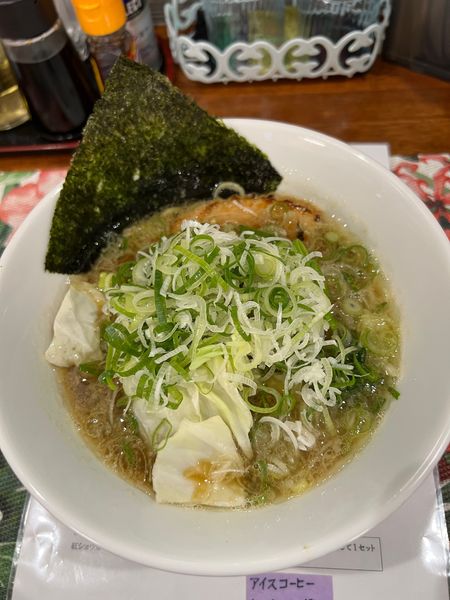 「まろやか豚骨　醤油（ねぎトッピング）」@らぁめん 椰斗の写真