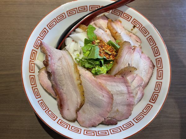 「炭火香るまぜそば」@自家製麺と自然派食材 晴耕雨読の写真