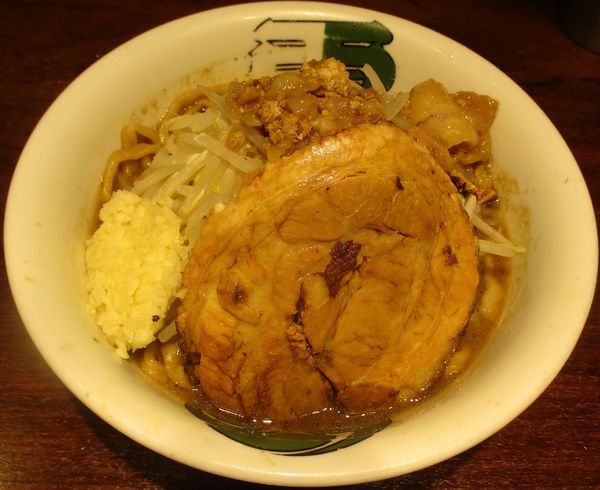 「ラーメン（ミニ・ニンニクあり）920円」@ラーメン 雷 東京本丸店の写真