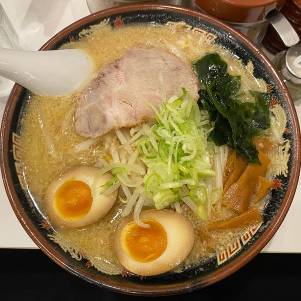 「味玉味噌らーめん ¥980」@北海道らーめん みそ熊 新橋店の写真