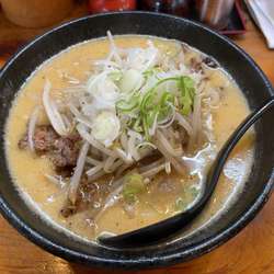 味噌ラーメン 並(900円)+餃子三個(240円)