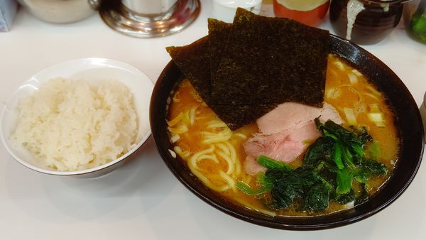 「ラーメン700円＋大盛100円」@ラーメン 塚田家の写真