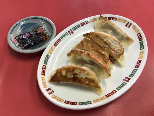 「餃子　250円」@栄華の写真