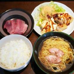 マグロカツ＋ミニ冷やしラーメン＋ライス＋マグロ刺身￥1200