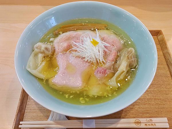 「わんたん入り しおらぁ麺」@飯田商店 湯河原本店の写真