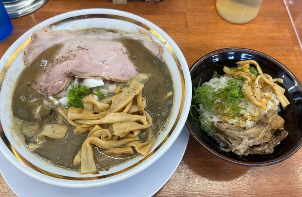 「濃厚煮干しメンマラーメン＋鶏油ホロホロ肉飯」@油そば専門 清水家 船橋店の写真