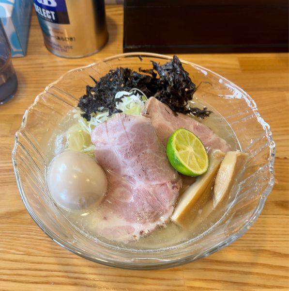 「冷やし魚介塩+味玉（900円）」@麺や 一想の写真