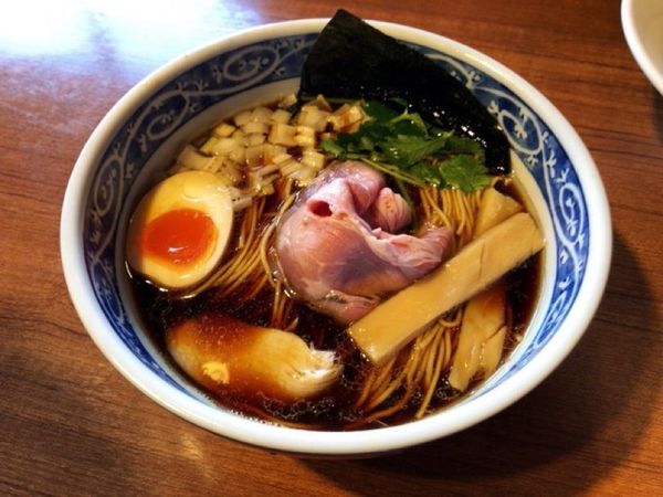 「煮干しそば 黒醤油」@寿製麺よしかわ 川越店の写真