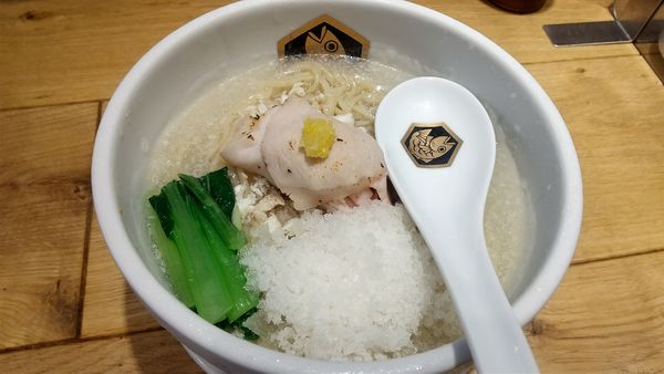 「冷やし真鯛らーめん900円」@真鯛らーめん 麺魚 渋谷並木橋店の写真
