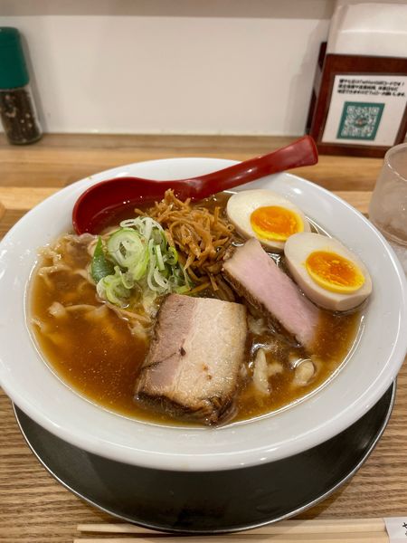 「『味玉ラーメン（醤油）』　1350円」@麺や 七彩 八丁堀店の写真