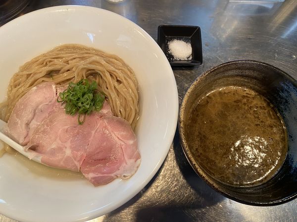 「濃厚煮干の黄金昆布水つけ蕎麦1450+嘉風玉300」@さんじの写真