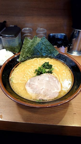 「ラーメン大850円大盛100円ライス無料」@横浜家系ラーメン まくり家 川崎店の写真