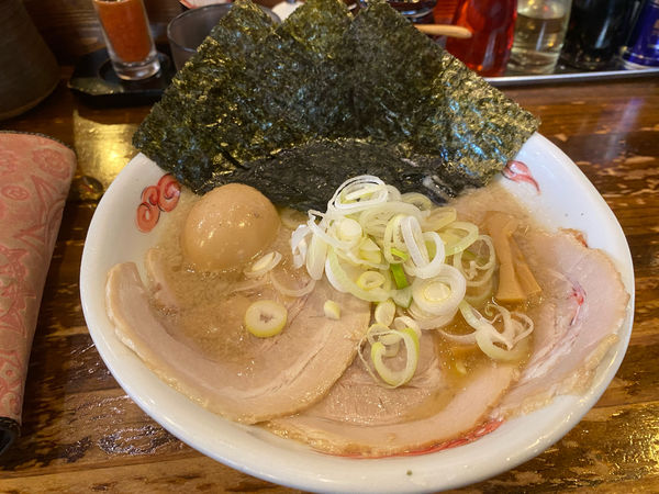 「背脂醤油ラーメン【特製トッピング】」@東京背脂 銀の豚の写真