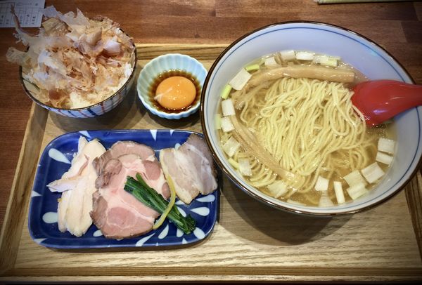 「塩ラーメン(770¥)サービス券で卵かけご飯＋」@麺や 柚葉の写真