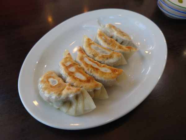 「ギョウザ（6ヶ）400円＋やまかけつけ麺（並 900円）」@博多らーめん ひまわりの写真