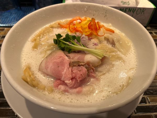 「貝出汁白湯　冷やし」@noodles kitchen GUNNERS 新丸子店の写真
