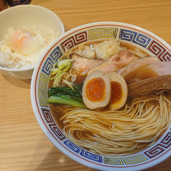 「特製中華そば1100円、温玉ごはん150円」@ほっこり中華そば もつけの写真