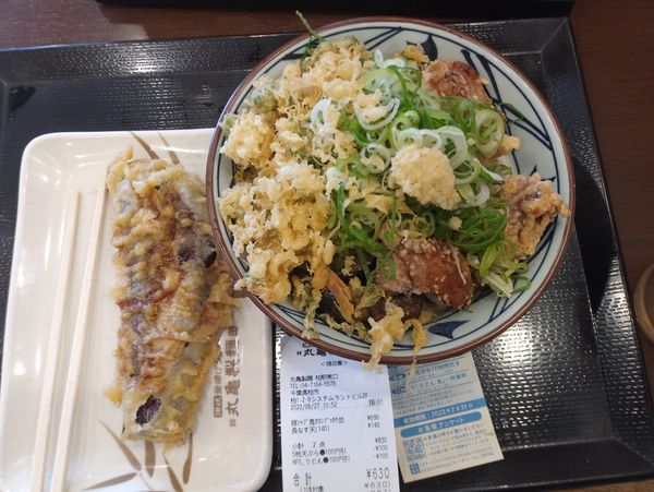 「鬼おろし鶏からぶっかけ690円ナス天140円」@丸亀製麺 柏駅南口店の写真