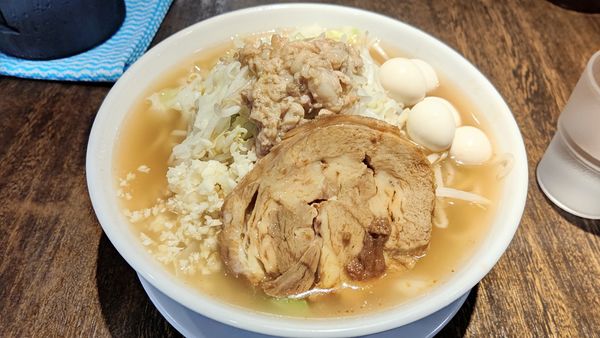 「国産豚ミニラーメン（300g）+うずら」@豚仙人 藤沢店の写真