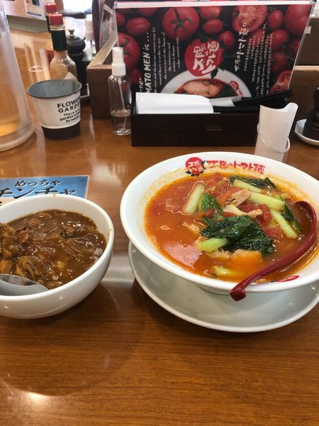 「太陽のラーメン トマトカレー(小) セット　1122円」@太陽のトマト麺 京急川崎支店の写真