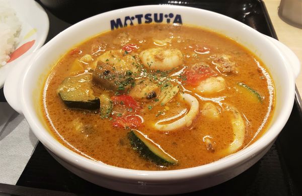 「海鮮ごろごろシーフードカレー・ライス大盛」@松屋 神田小川町店の写真