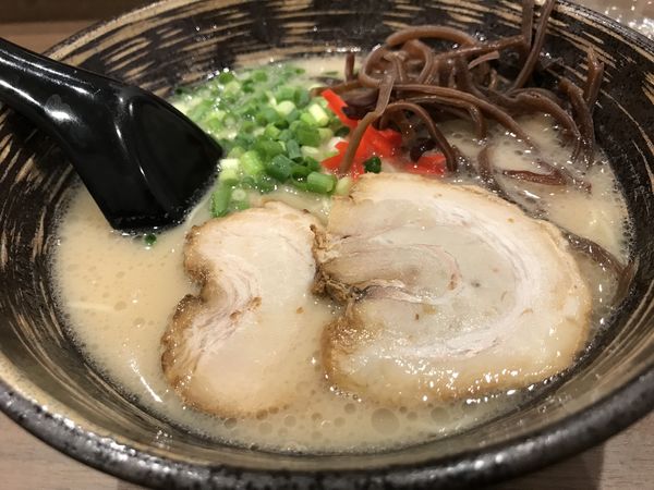 「豚骨らーめん」@麺屋 五常 ウイング新橋店の写真