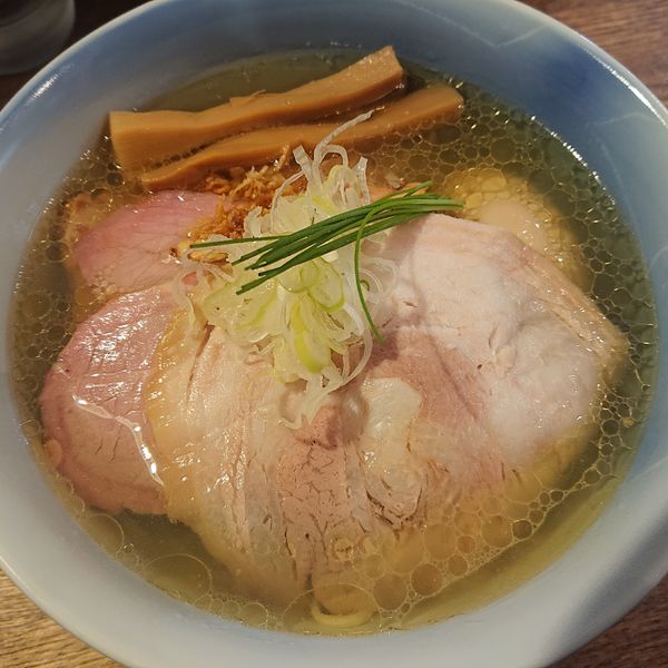 「特製塩1300円、豚めし450円」@らぁめん鴇の写真