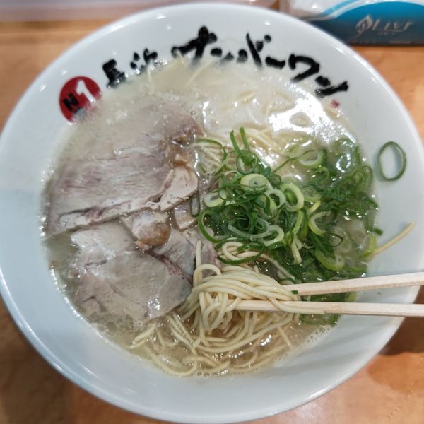 「長浜ラーメン(700円)」@長浜ナンバーワン 博多デイトス店の写真